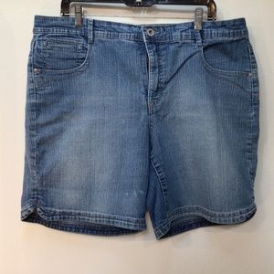 Gloria Vanderbilt Jean shorts, 16W